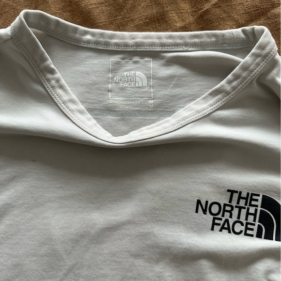 North face long sleeve shirt - Picture 2 of 3